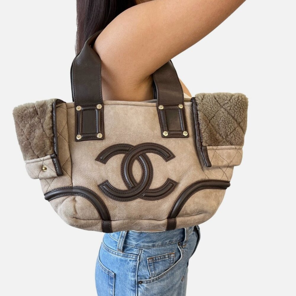 CHANEL Vintage CC Big Logo Tote Bag Boa Black Gold Suede Rank AB [102539]
